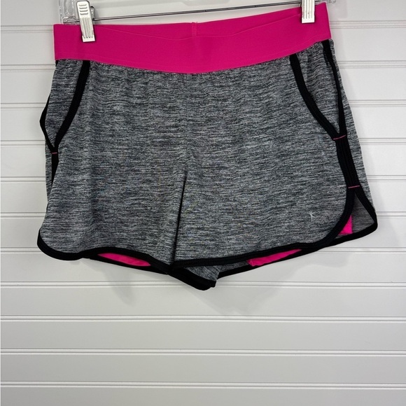 Danskin Pants - Danskin women’s gray, black, pink lined workout gym shorts. Size 4/6